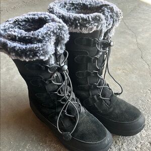 Black and Gray Cozy Winter Boots with Plush Lining